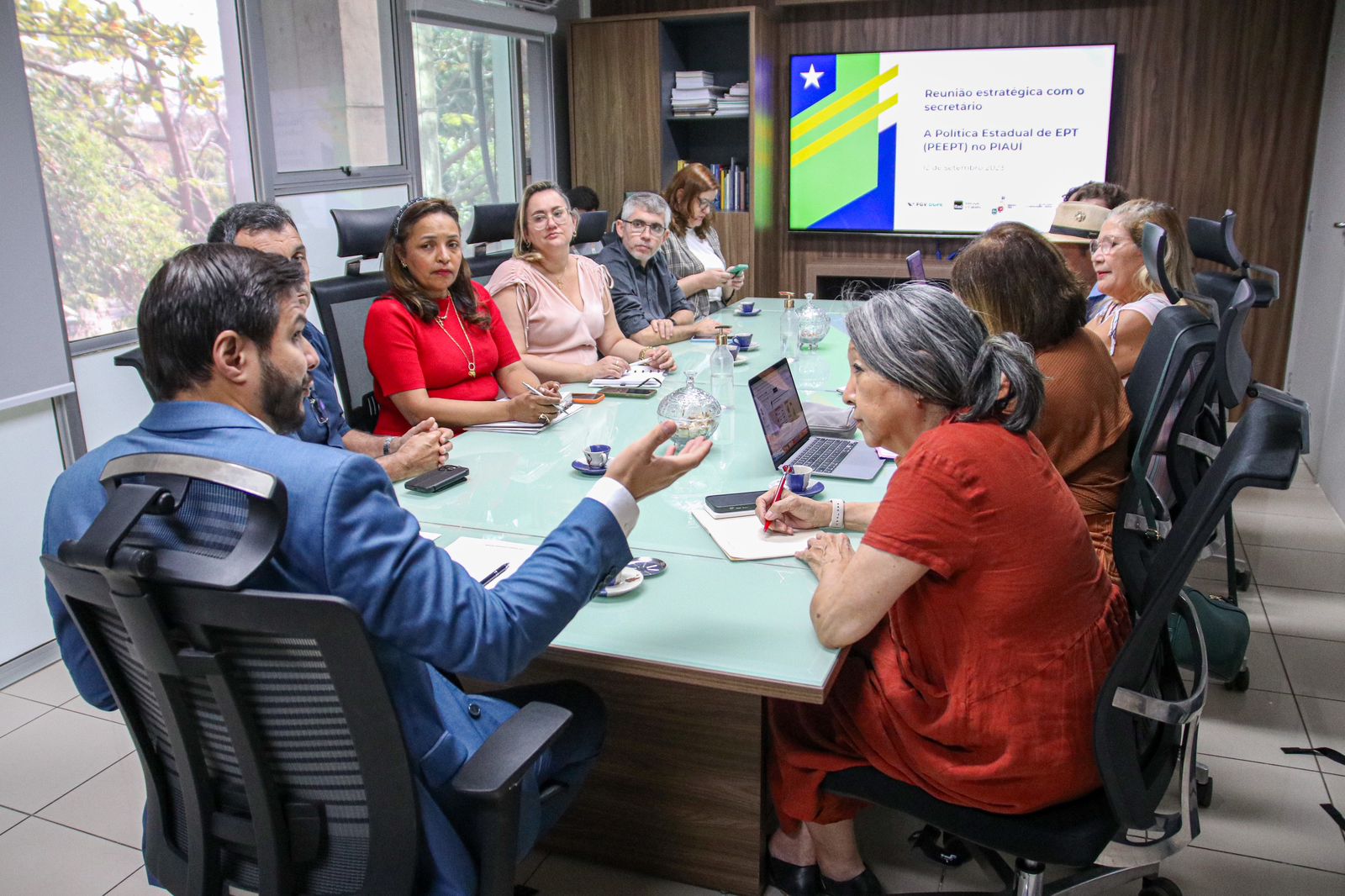 PARCERIAS EM PROL DA EDUCAÇÃO