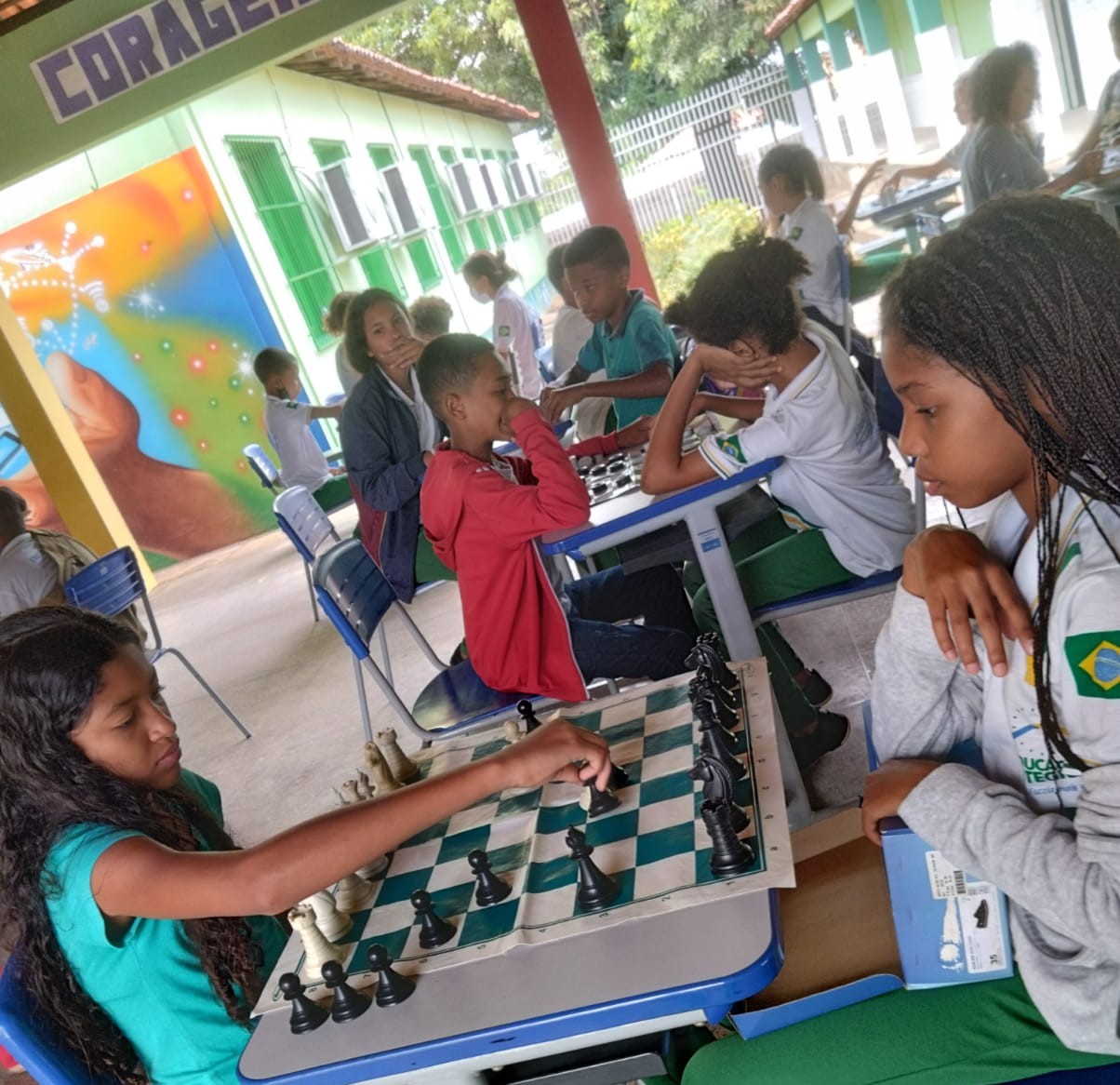 Escola usa jogo de xadrez para melhorar ensino da matemática - MEC