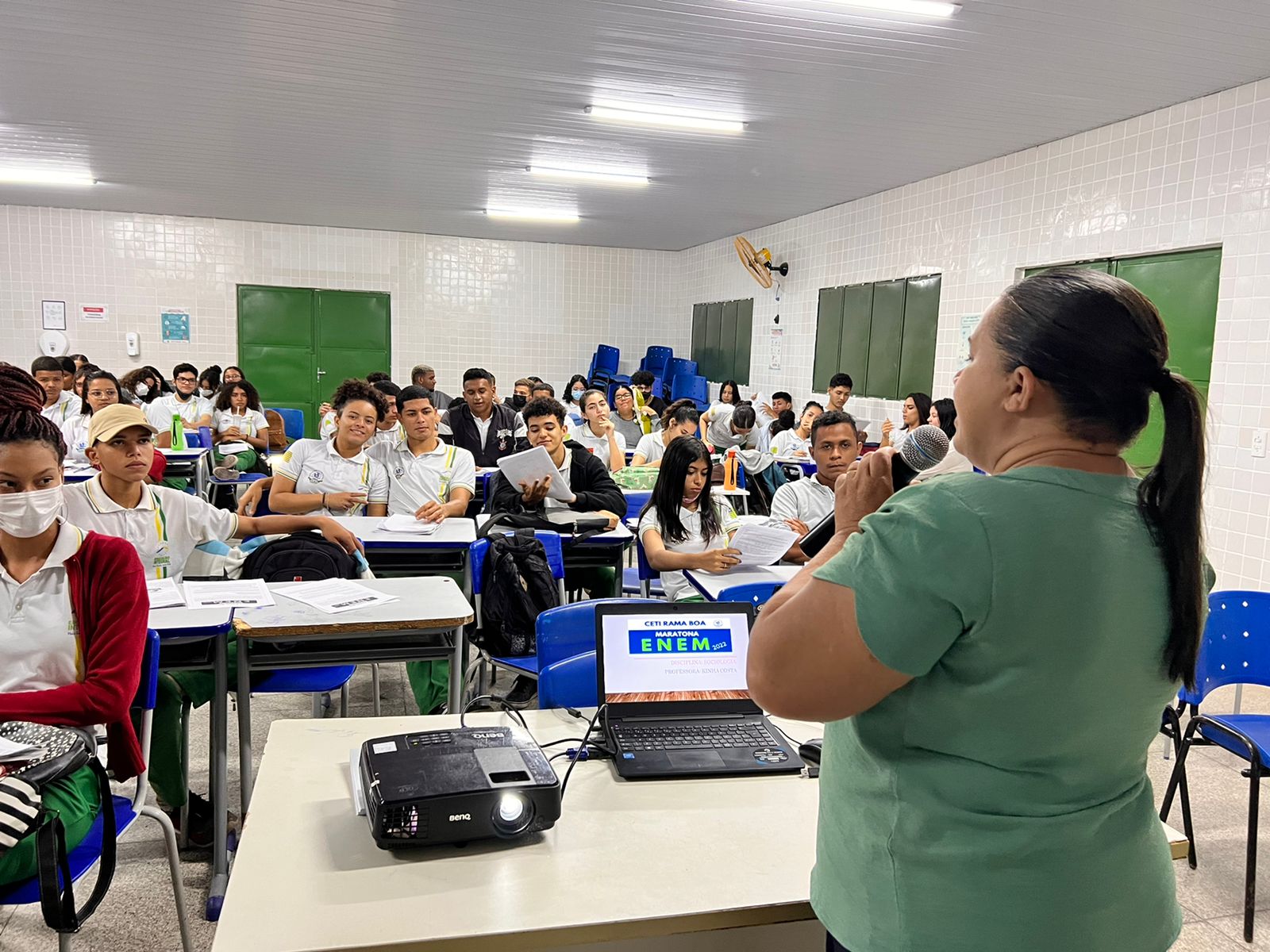 Adequação Curricular: da aula de espanhol como língua estrangeira ao Exame  Nacional do Ensino Médio.