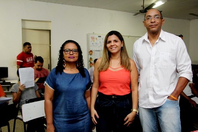 Professores de Matemática participam de oficina de Mágicas Matemática